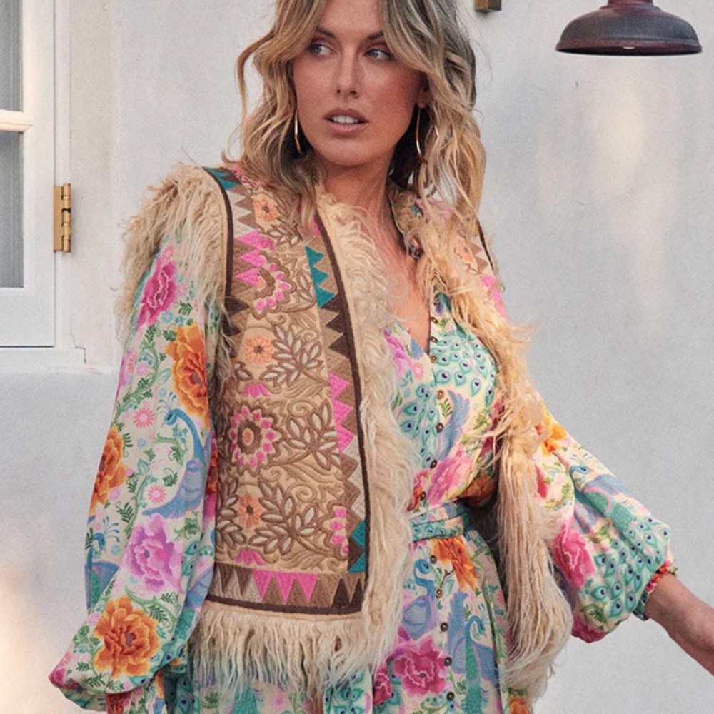 NWT SPELL RUE Reversible Faux Fur Vest Large SOLD OUT Gorgeous

Open to offers
